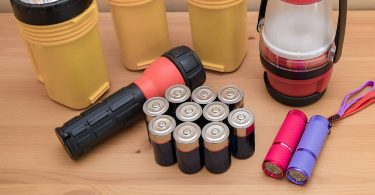 What to Put in a Hurricane Survival Kit