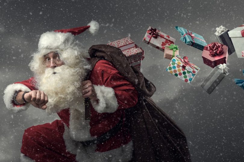 Santa sneaking with last minute gift ideas without drowning in debt!