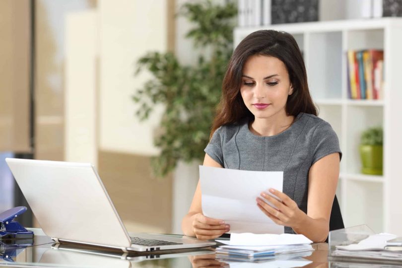 Female small business owner plans to open her own business checking account